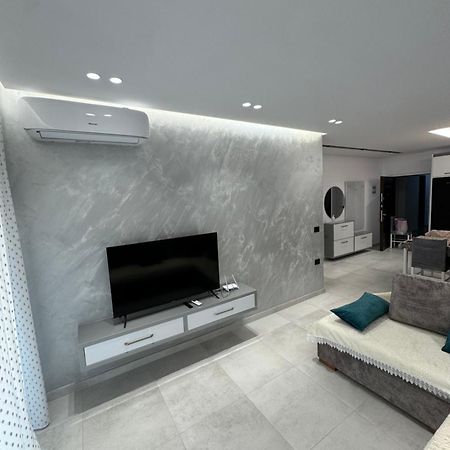 Alpha Lux Apartment Sarande Bagian luar foto