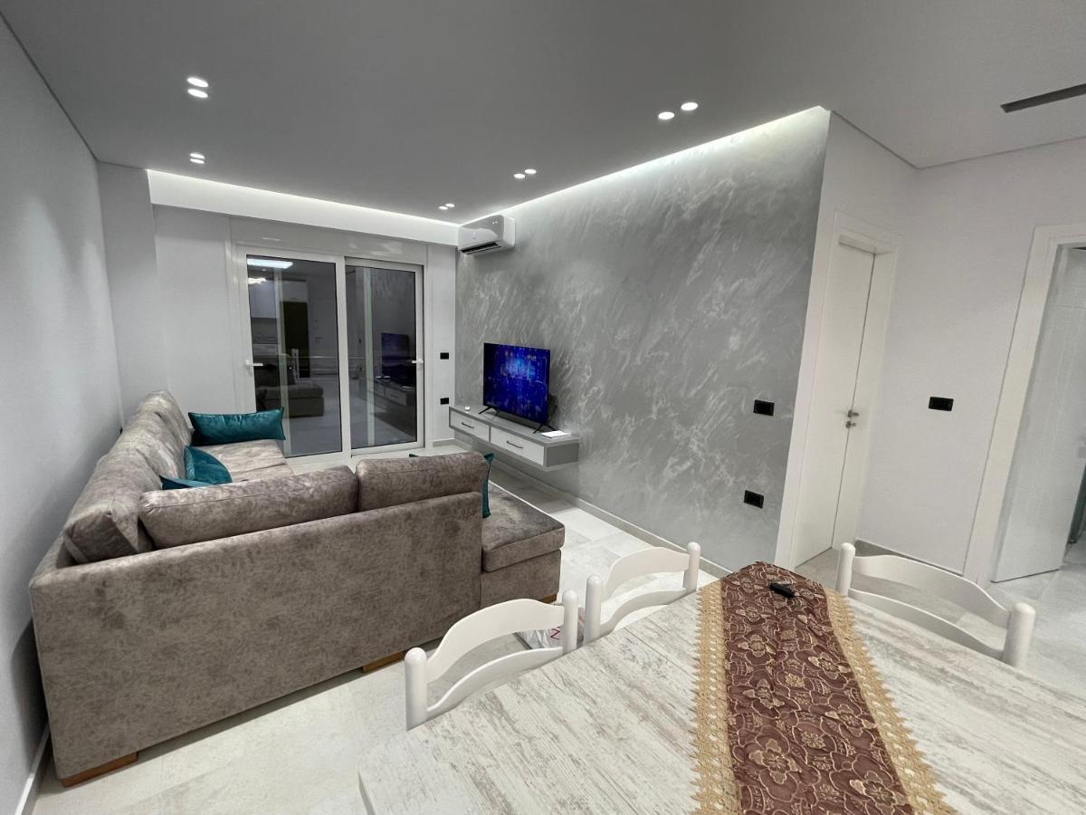 Alpha Lux Apartment Sarande Bagian luar foto