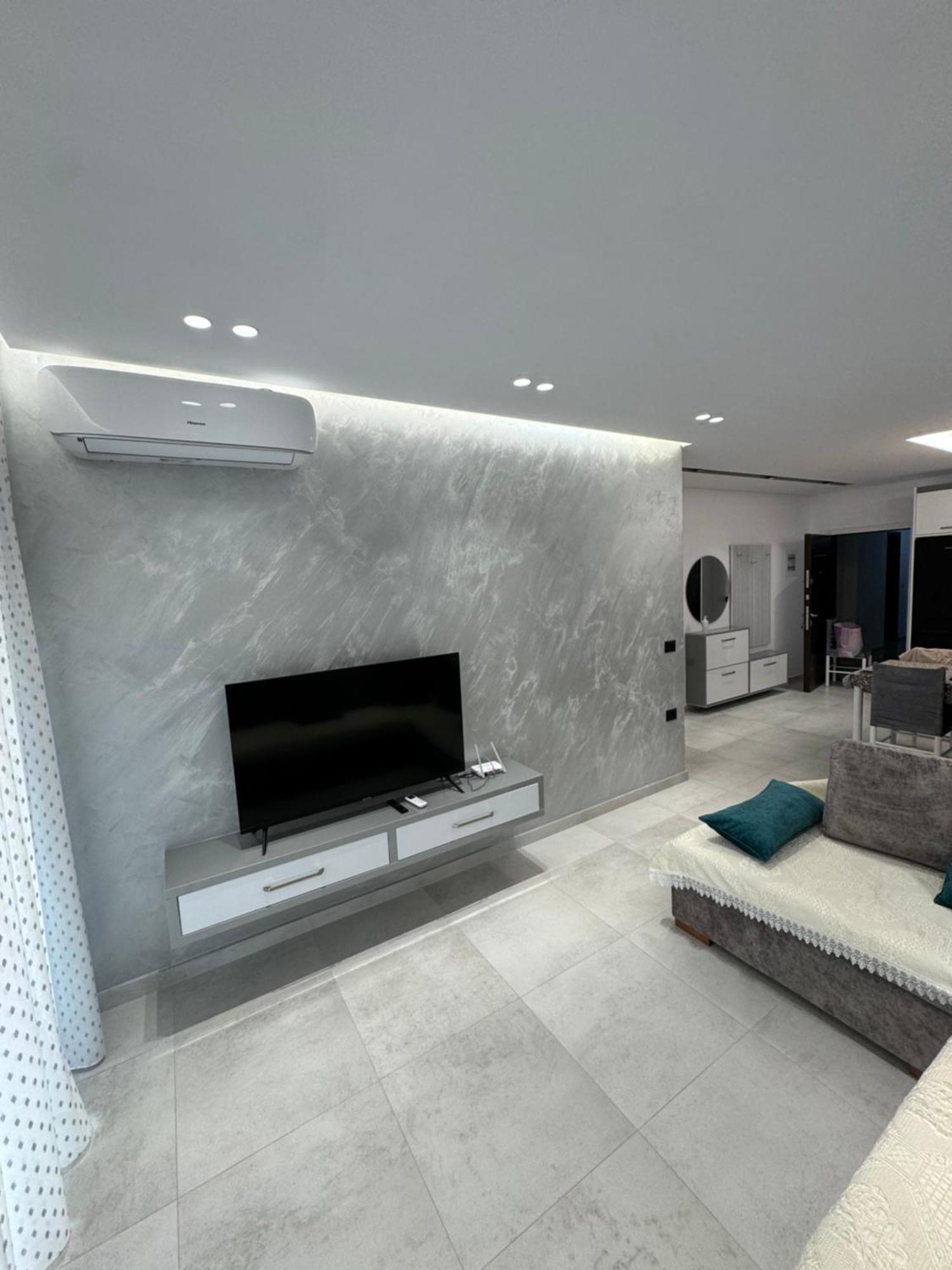 Alpha Lux Apartment Sarande Bagian luar foto