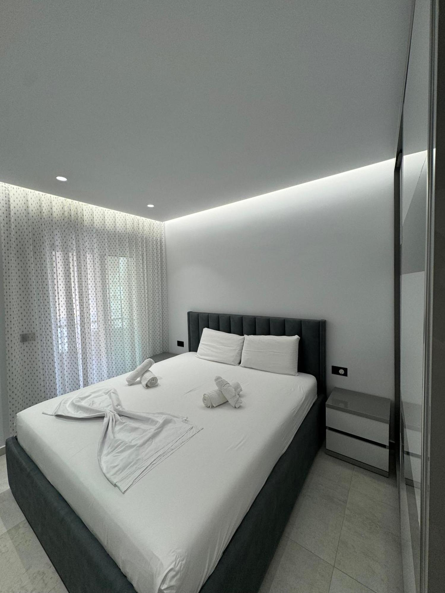 Alpha Lux Apartment Sarande Bagian luar foto